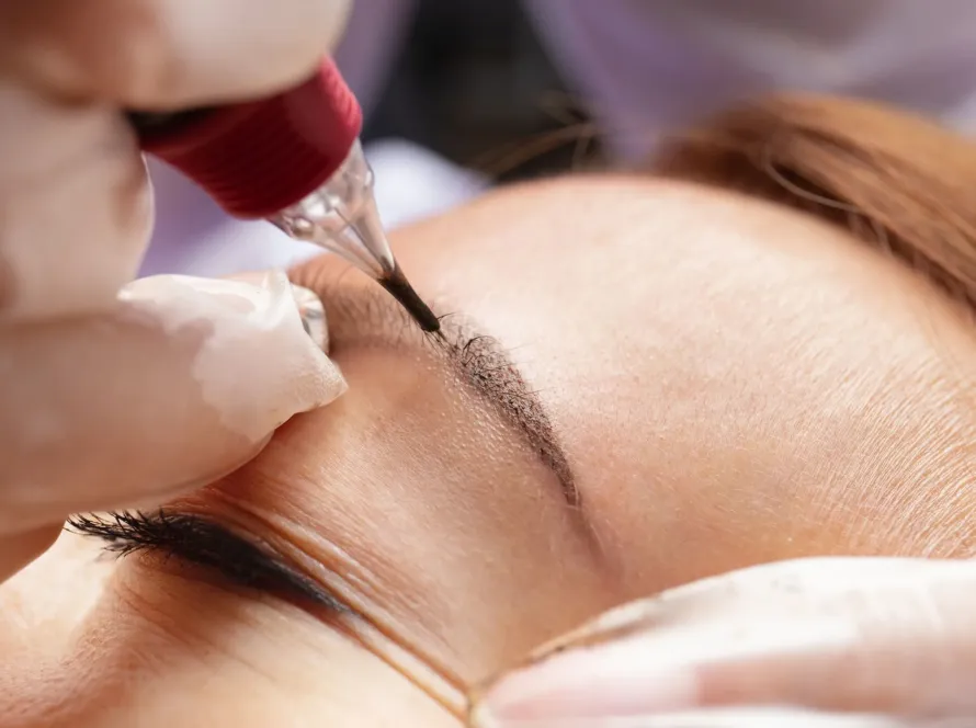 beauty master performs permanent eyebrow makeup in 2026 01 07 07 30 02 utc scaled | Bárbara estética y bienestar