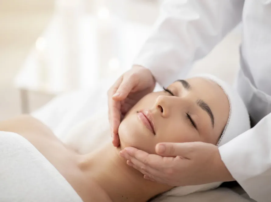 closeup shot of young indian female having face ma 2026 01 08 23 10 15 utc scaled | Bárbara estética y bienestar